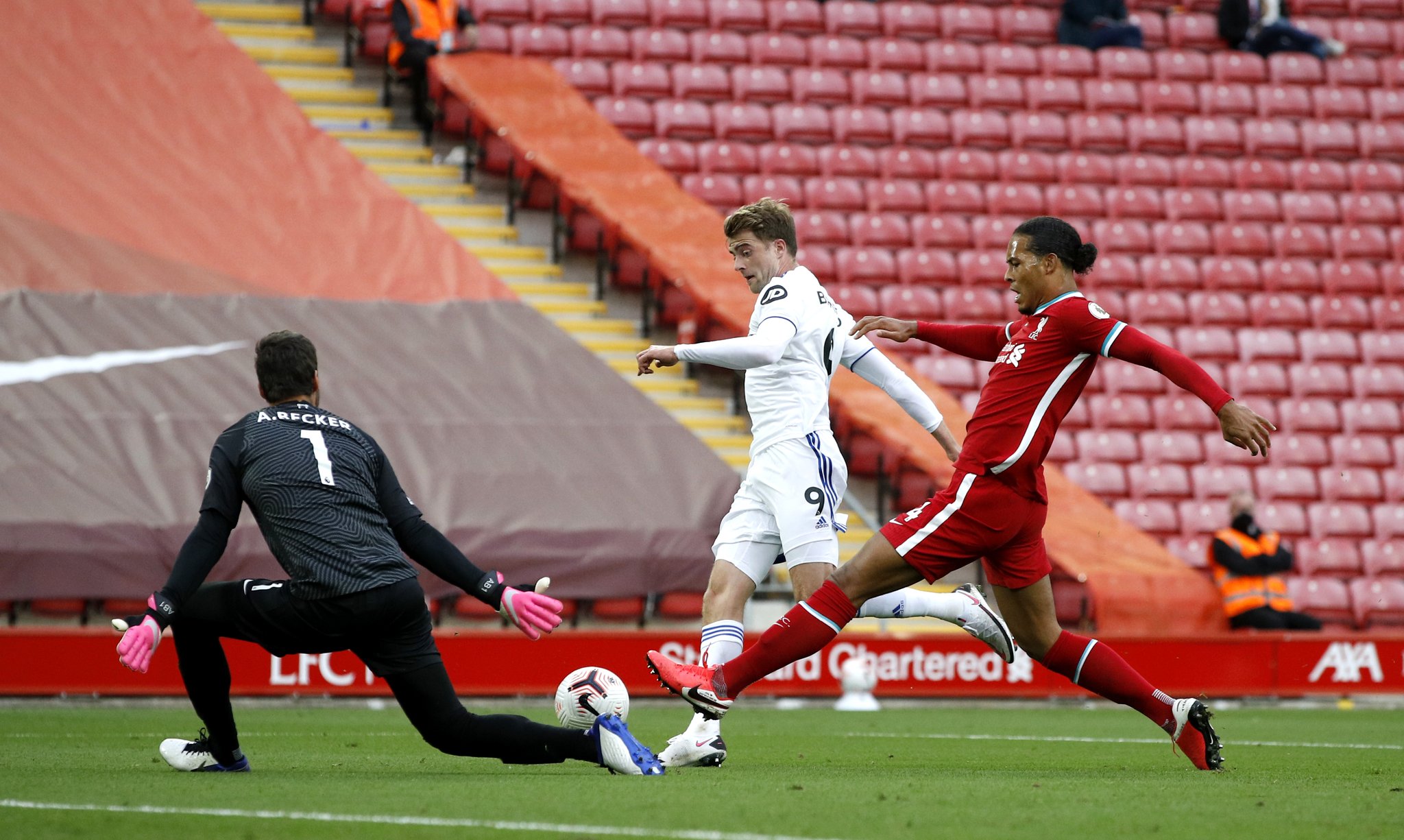 一名竞争对 一名竞争对